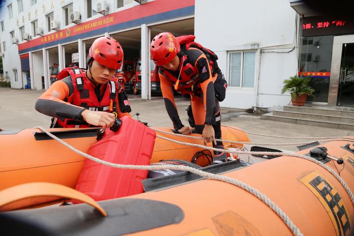浙江消防救援队伍积极备战 全力以赴迎战台风“黑格比” (组图)